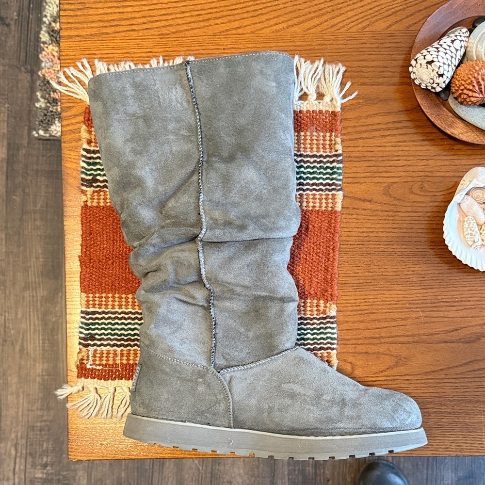 !!SALE!! Skechers Gray Faux Suede Button Mid-Calf Boots with Fur Trim - Picture 4 of 7